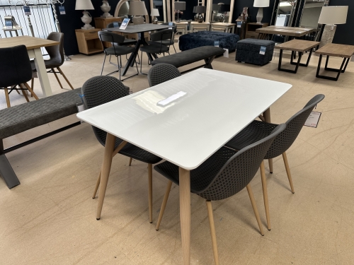 Sala Dining Table